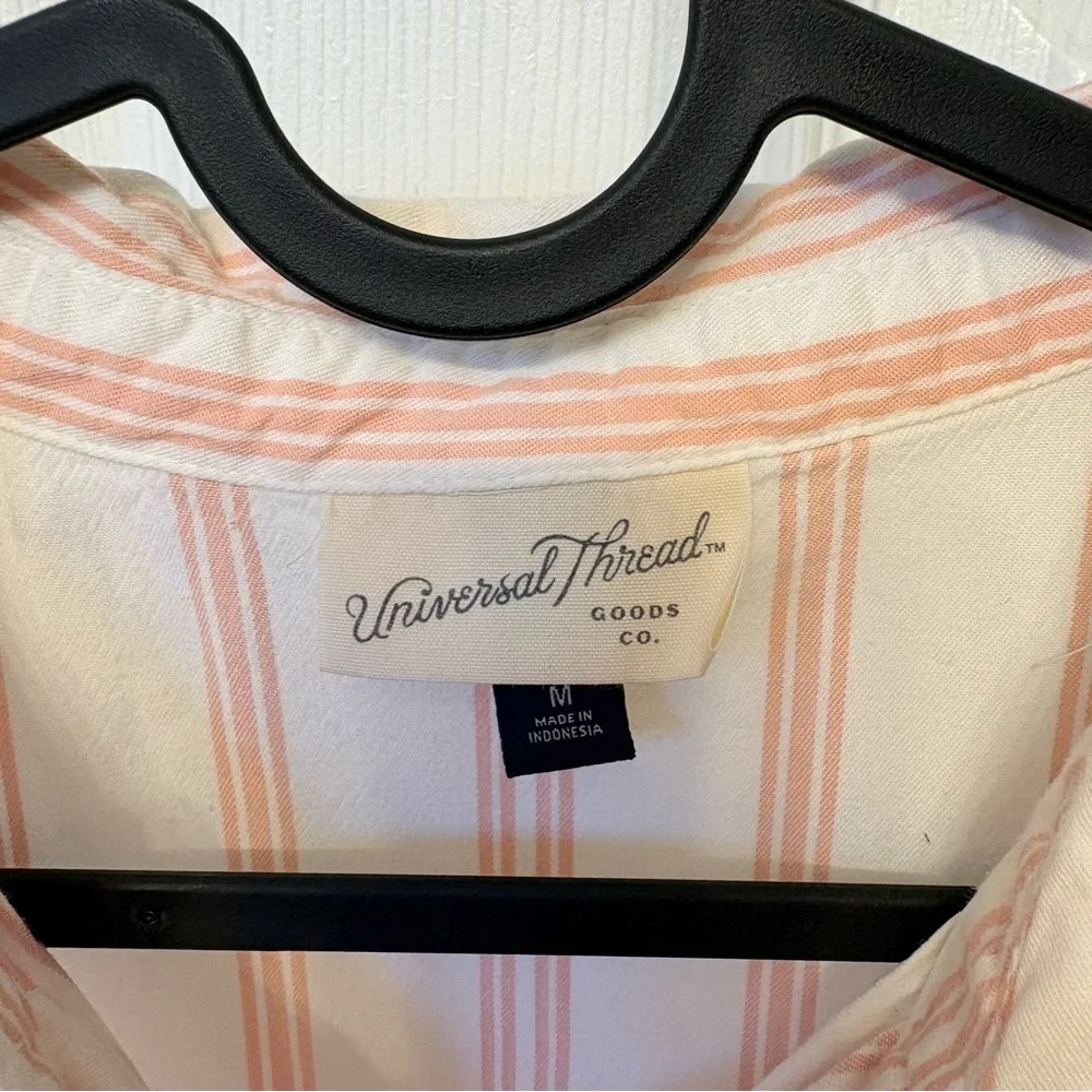 Universal Thread | Button Up Top - Picture 4 of 5
